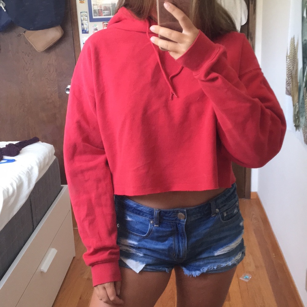 Red cropped hoddie